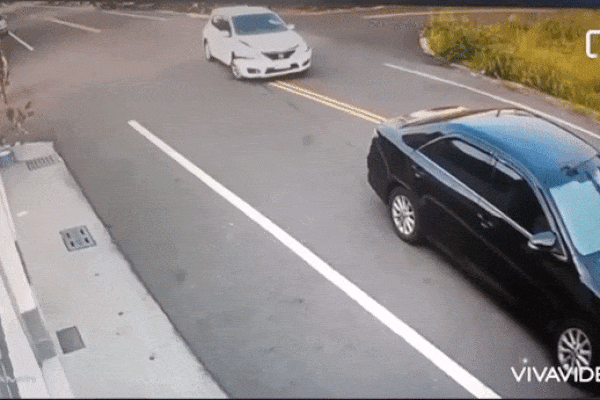 3 ô tô biến dạng sau tai nạn liên hoàn, 1 người nguy kịch-3