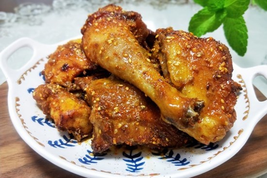 Muốn nướng gà bằng nồi chiên không dầu được vàng ngon, chị em không thể bỏ qua bí quyết này!