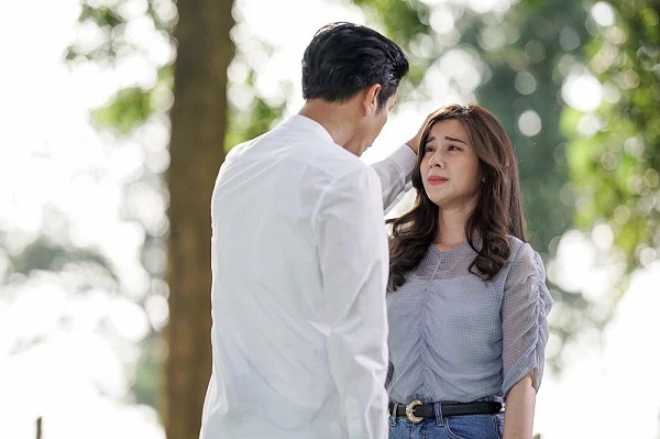 Bị vợ đuổi xuống xe đi bộ giữa đường anh chồng không cáu giận mà làm một hành động lạ cứu vãn cả cuộc hôn nhân-2