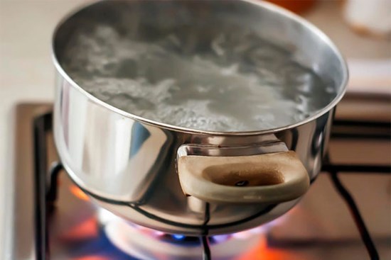 Nước đun sôi nhiều lần có thật sự gây hại như cảnh báo?