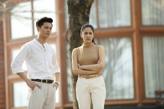 Gặp lại người chồng phản bội năm nào đang loay hoay vì quên ví ở siêu thị, cô vợ cũ có pha xử lý chất lừ khiến đối phương chết lặng-1