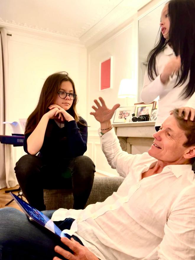 Hồng Nhung khoe loạt ảnh lung linh mừng sinh nhật cặp song sinh, chiếm spotlight lại là bạn trai Tây góp mặt cực thân mật-12