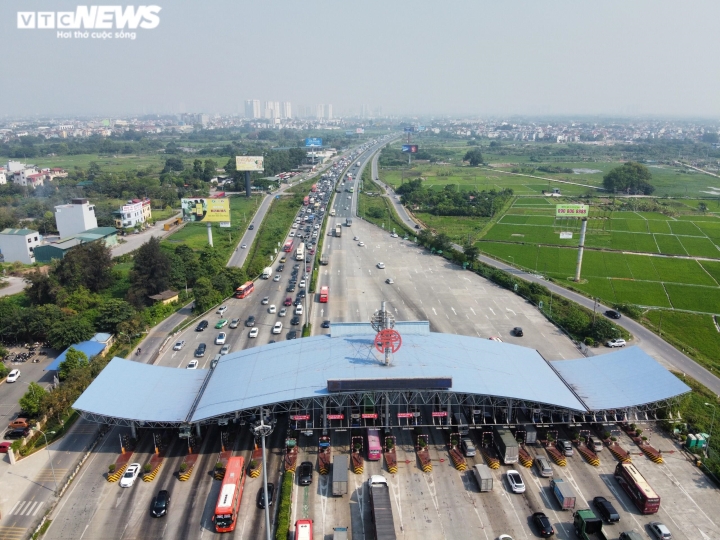 Ùn tắc kéo dài ở cửa ngõ Hà Nội trong ngày đầu nghỉ lễ Giỗ Tổ Hùng Vương-4