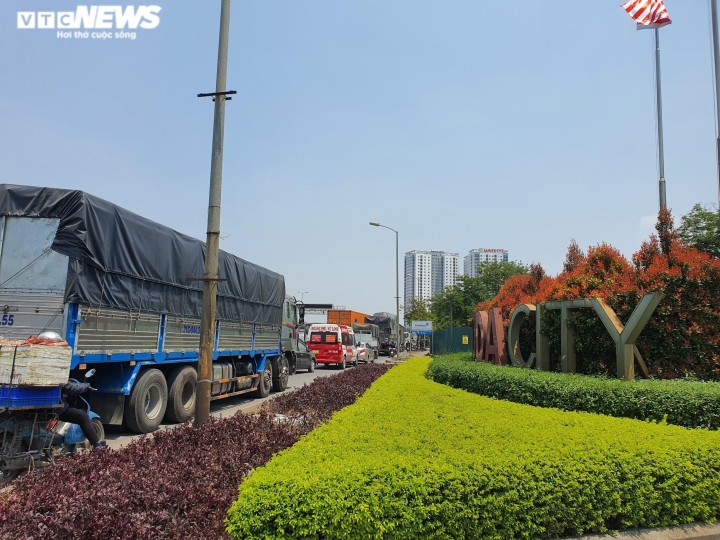 Ùn tắc kéo dài ở cửa ngõ Hà Nội trong ngày đầu nghỉ lễ Giỗ Tổ Hùng Vương-9