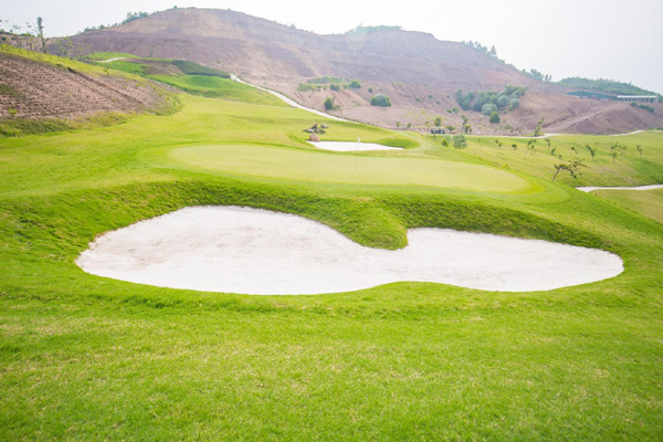 Sân golf Yên Dũng Golf & Resort thay đổi nhận diện thành Amber Hills Golf & Resort-1