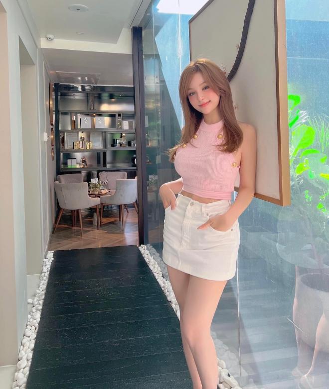 Huyền Baby bị lộ body gái hai con kém xinh do chiếc gương phản chủ-14