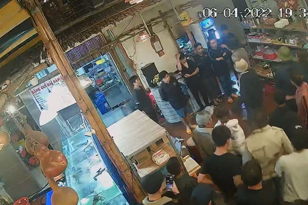 Hàng ngàn người dân chen chân xem pháo hoa dịp Giỗ Tổ Hùng Vương-10