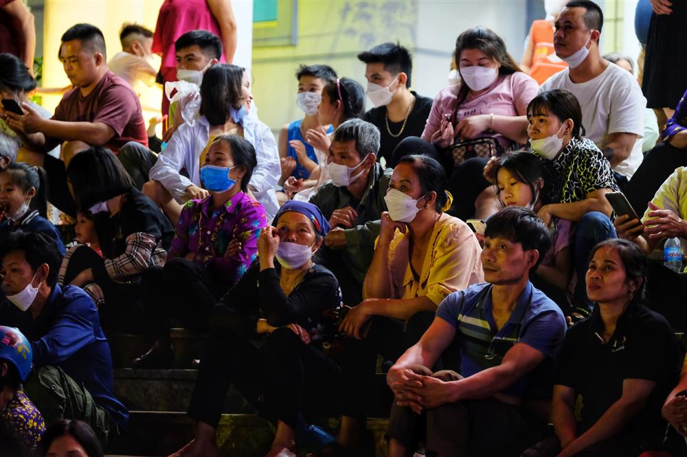 Hàng ngàn người dân chen chân xem pháo hoa dịp Giỗ Tổ Hùng Vương-3