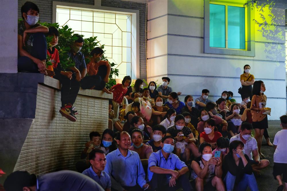 Hàng ngàn người dân chen chân xem pháo hoa dịp Giỗ Tổ Hùng Vương-5