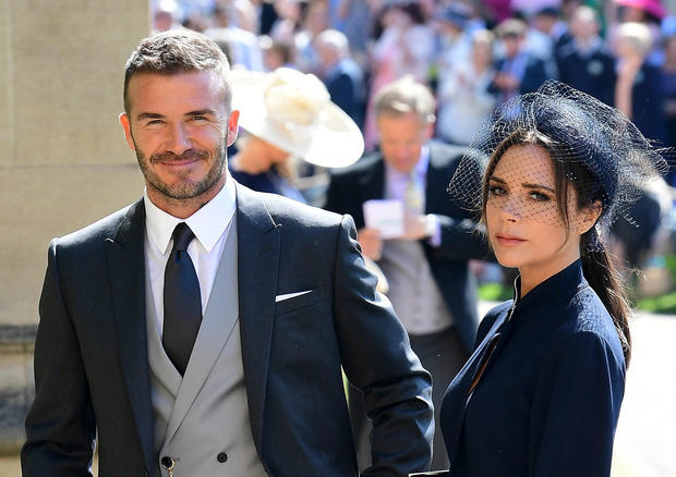 Nhìn lại đám cưới 18 tỷ của David và Victoria Beckham ở lâu đài: Cô dâu chú rể lên đồ như cổ tích, xúc động nhất ảnh bế Brooklyn bé tí-12