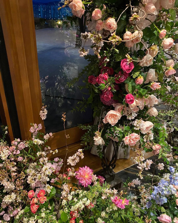 Lần đầu hé lộ ảnh cận cảnh không gian tiệc cưới của Hyun Bin - Son Ye Jin: Lộng lẫy đến mức khách mời đều phải thốt lên 1 câu-4