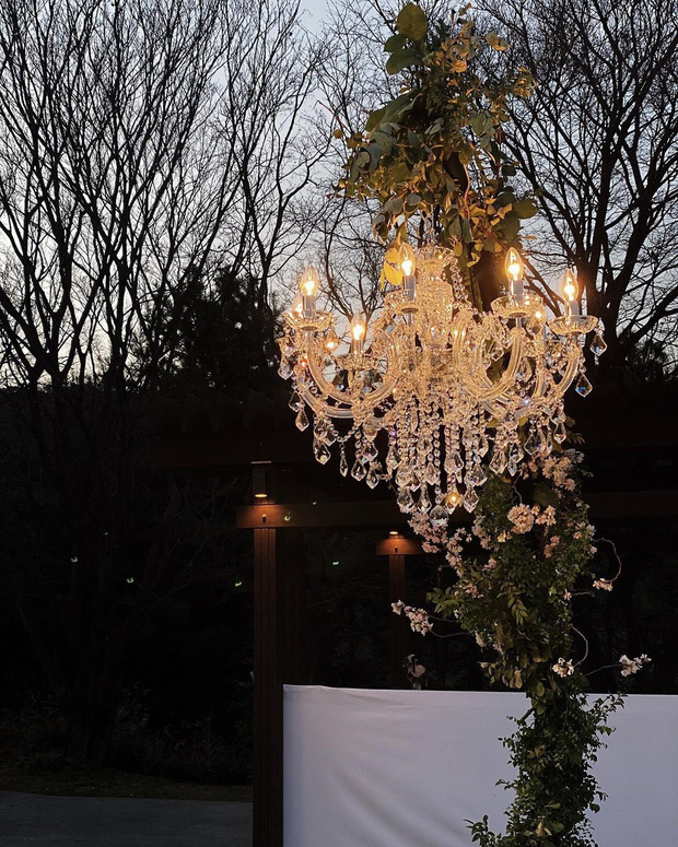 Lần đầu hé lộ ảnh cận cảnh không gian tiệc cưới của Hyun Bin - Son Ye Jin: Lộng lẫy đến mức khách mời đều phải thốt lên 1 câu-7