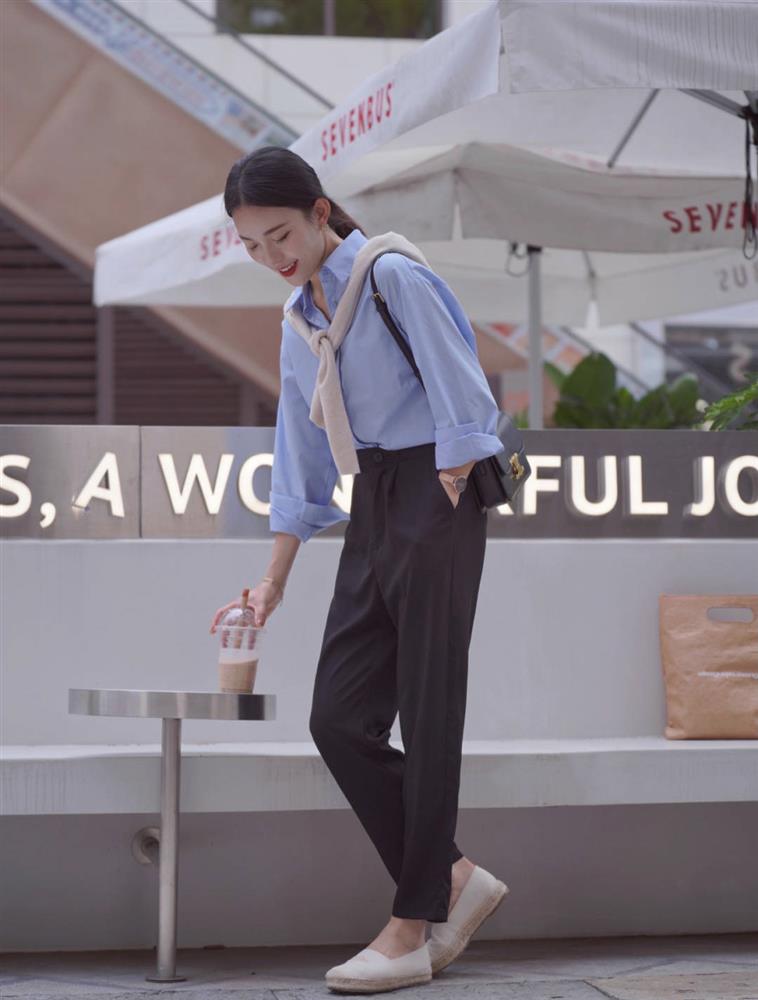 6 chiêu mix sơ mi sang chảnh, hack tuổi đỉnh cao mà nàng ngoài 30 có thể diện đến công sở-10