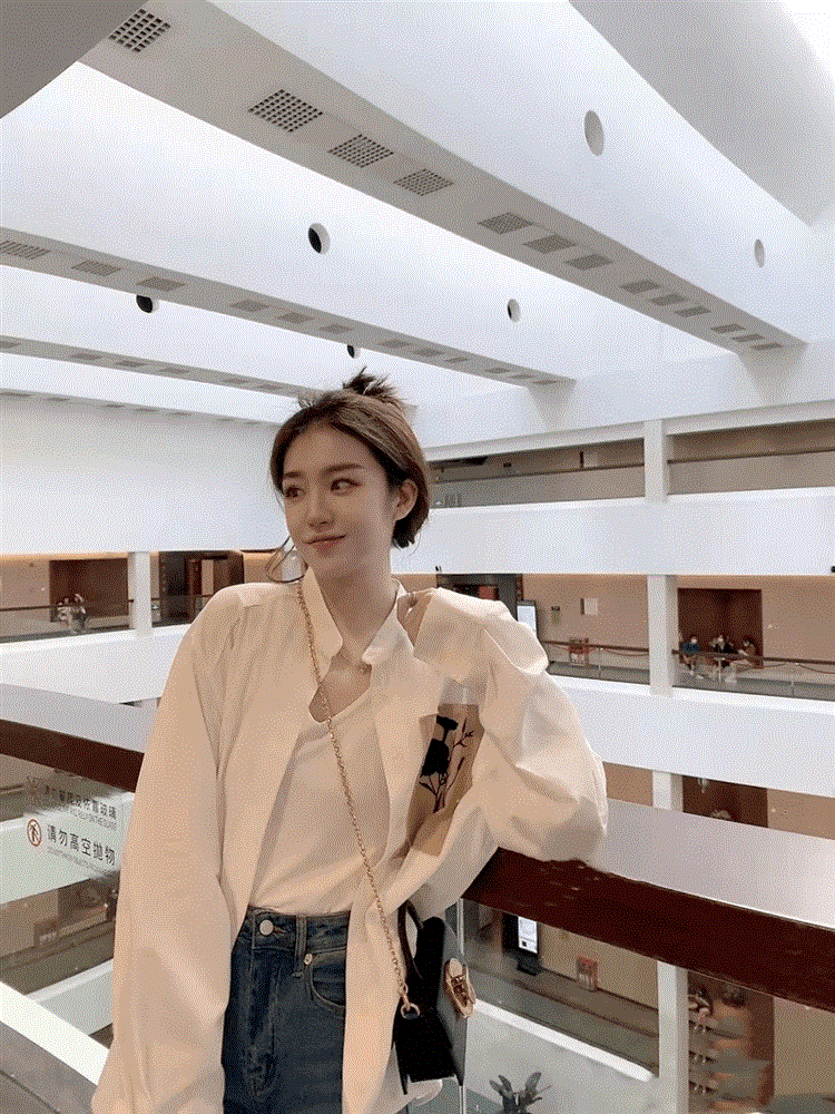 6 chiêu mix sơ mi sang chảnh, hack tuổi đỉnh cao mà nàng ngoài 30 có thể diện đến công sở-5