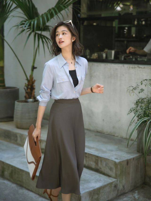 6 chiêu mix sơ mi sang chảnh, hack tuổi đỉnh cao mà nàng ngoài 30 có thể diện đến công sở-6