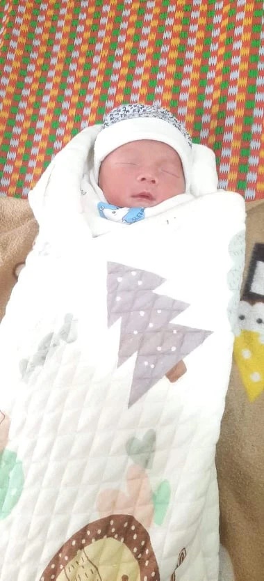 Phát hiện bé trai bị bỏ lại bên vệ đường giữa đêm lạnh ở Đắk Nông-1