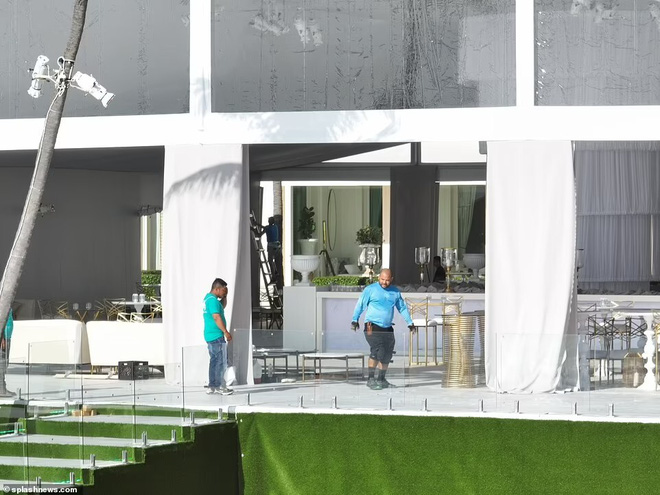 Siêu đám cưới 91 tỷ Brooklyn Beckham và ái nữ tài phiệt: Cô dâu chú rể hôn hẹn ước, vợ chồng Beckham lên đồ đỉnh cao, nhẫn cưới khủng gây sốc-11