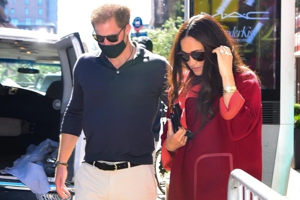 Thêm một pha hắt hủi nhà Meghan từ người nổi tiếng: David Beckham không mời cặp đôi dự hôn lễ con trai, lý do vì đâu?-4