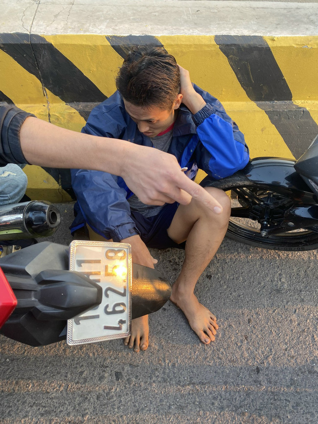 Nam Định: Một nữ sinh nhảy cầu tự tử, may mắn được anh hùng đời thực cứu sống-3