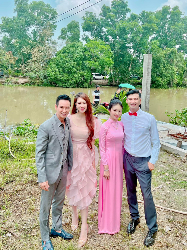 Diễn viên hài Vbiz bất ngờ lấy vợ ở tuổi 49: Cát Phượng, vợ chồng Lý Hải đến chung vui, nhan sắc cô dâu gây chú ý!-7