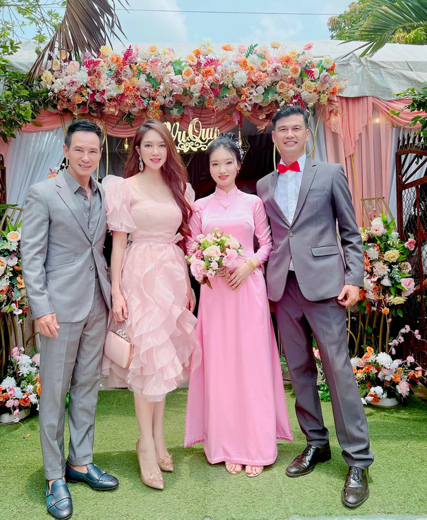 Diễn viên hài Vbiz bất ngờ lấy vợ ở tuổi 49: Cát Phượng, vợ chồng Lý Hải đến chung vui, nhan sắc cô dâu gây chú ý!-2