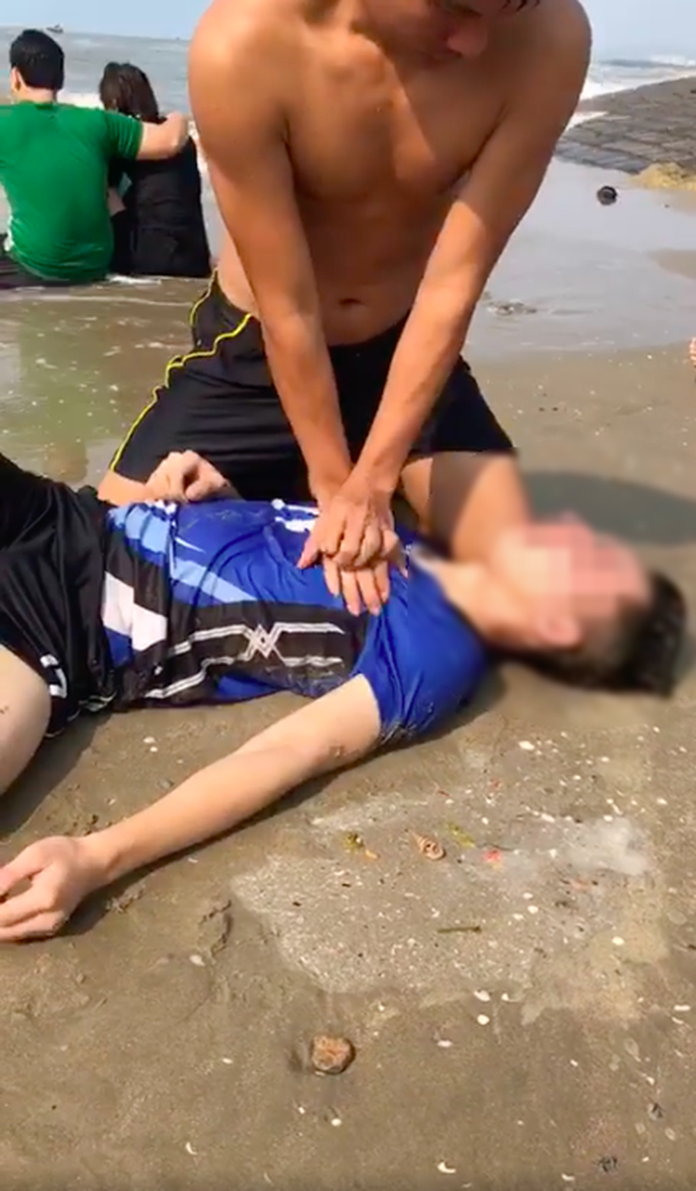 Cận cảnh người đàn ông giành giật sự sống cho các nạn nhân đuối nước ở bãi biển Vũng Tàu-1