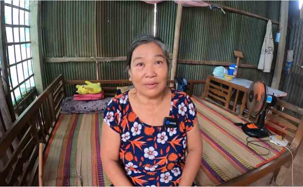 Chồng con mất cùng lúc, người đàn bà chôn ngay tại nhà, đêm nằm cạnh khóc cười cho đỡ tủi-3