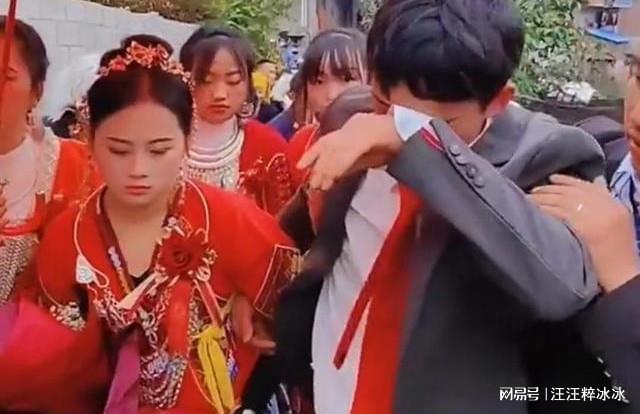 Chú rể khóc nức nở suốt chặng đường rước dâu, không phải nước mắt hạnh phúc, mà vì lý do ai nghe cũng cảm thông-1