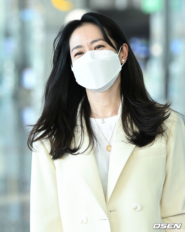 HOT: Hyun Bin - Son Ye Jin xuất hiện bên nhau lần đầu tại sân bay-3