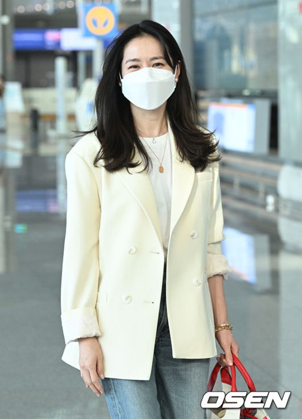 HOT: Hyun Bin - Son Ye Jin xuất hiện bên nhau lần đầu tại sân bay-4