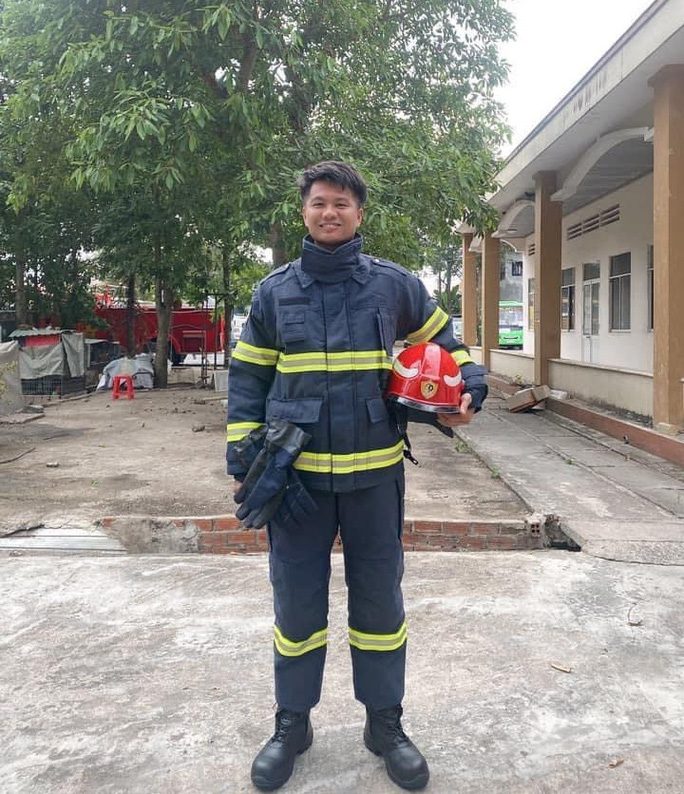 Cảnh sát cứu sống 4 người đuối nước được thăng vượt cấp từ trung úy lên đại úy-1