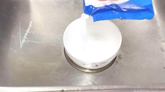 Lâu ngày sẽ bị nghẹt bồn rửa, thợ thông cống dạy cách thông tắc, có thể làm dễ dàng mà không tốn tiền, rất thiết thực và tiết kiệm-7