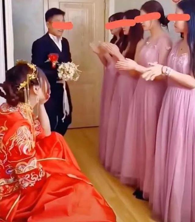 Cô gái mời người yêu cũ của chồng làm phù dâu trong đám cưới và cái kết-1