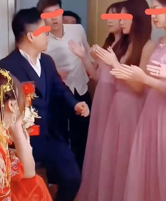 Cô gái mời người yêu cũ của chồng làm phù dâu trong đám cưới và cái kết-2