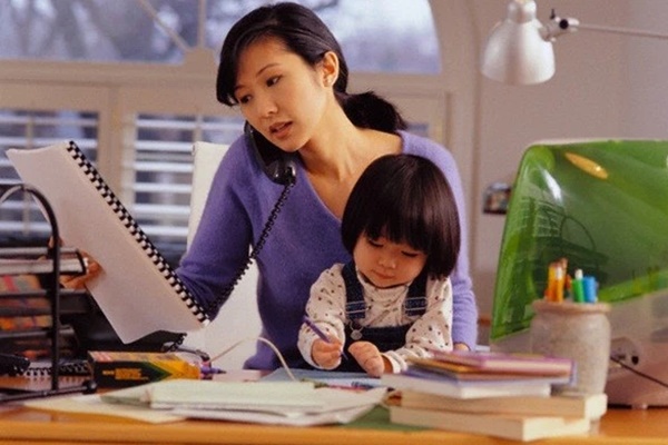 Con trai cầm bài thi 6 điểm vui sướng về khoe, mẹ nói 1 câu mà bé khóc nức nở, từ đó về sau không bao giờ cố gắng nữa-2