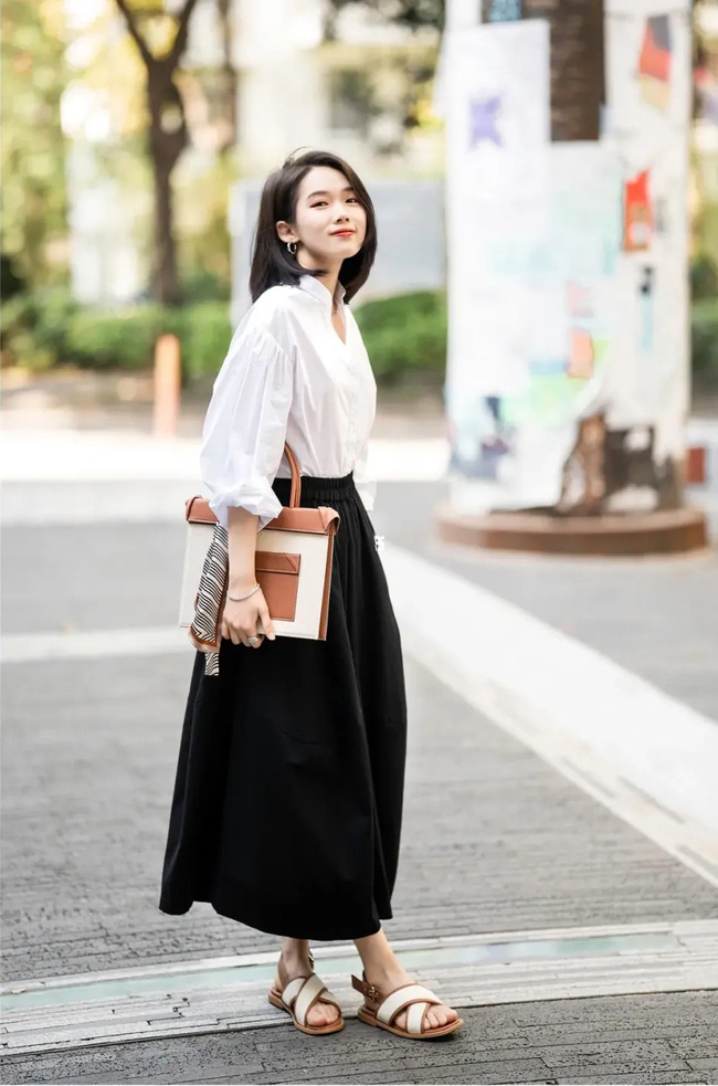 Street style Châu Á: Loạt quý cô diện đồ đơn giản nhưng nhìn vẫn đẹp không rời mắt-1