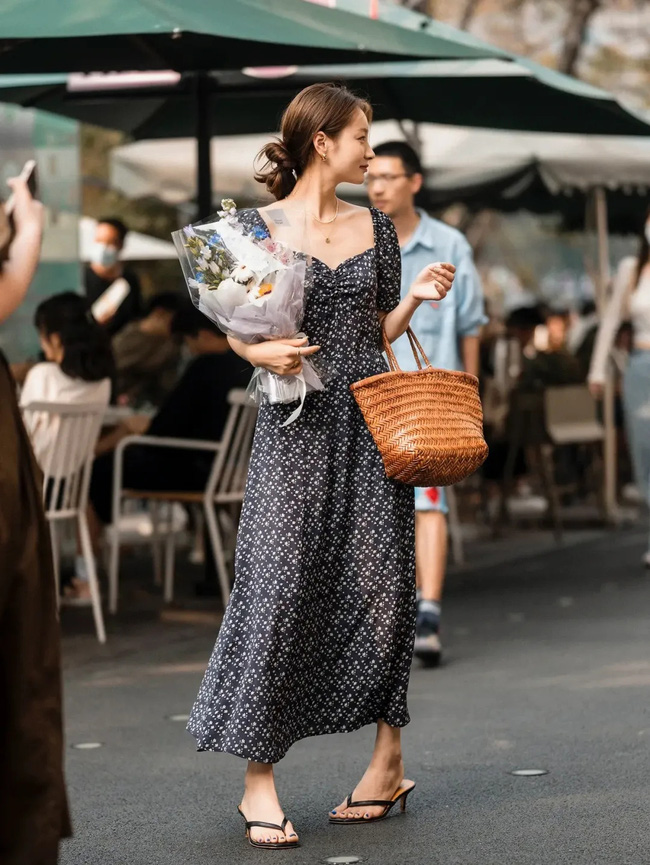 Street style Châu Á: Loạt quý cô diện đồ đơn giản nhưng nhìn vẫn đẹp không rời mắt-4