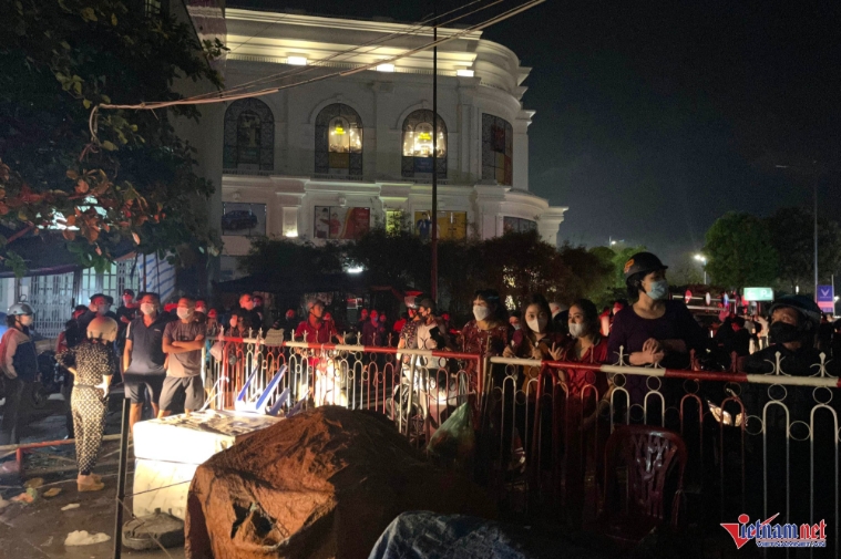 Cháy dữ dội tại chợ hải sản lớn nhất Hạ Long-11