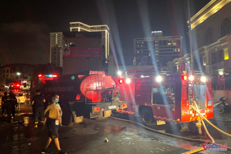 Cháy dữ dội tại chợ hải sản lớn nhất Hạ Long-5