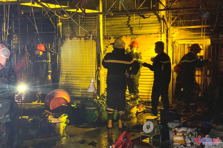 Cháy dữ dội tại chợ hải sản lớn nhất Hạ Long-7