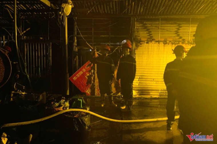 Cháy dữ dội tại chợ hải sản lớn nhất Hạ Long-9