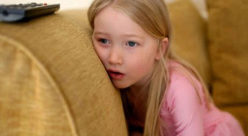 Bố phũ phàng đuổi chị gái vì không phải con đẻ, chị oán giận bỏ đi nhưng rồi trở lại khiến tất cả vỡ òa-1