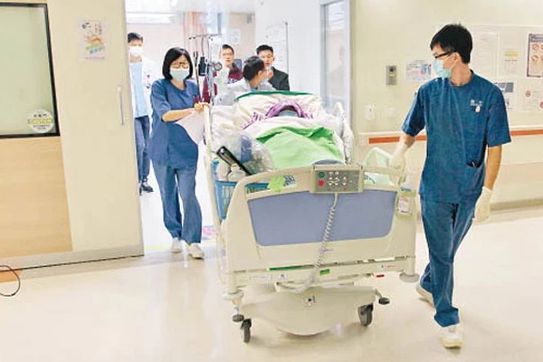 Người đàn ông 43 tuổi nhận chẩn đoán mắc ung thư phổi sau khi thấy tức ngực, bác sĩ cảnh báo nếu có 3 biểu hiện này vào buổi sáng thì đa phần là ung thư phổi-8