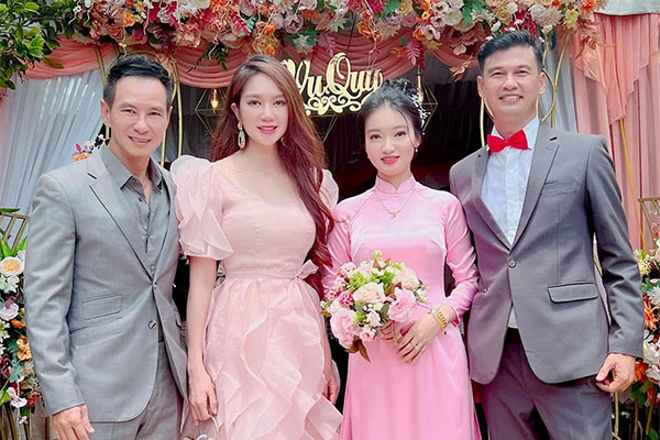 Cận cảnh nhan sắc trẻ đẹp của vợ nghệ sĩ Tiết Cương-11