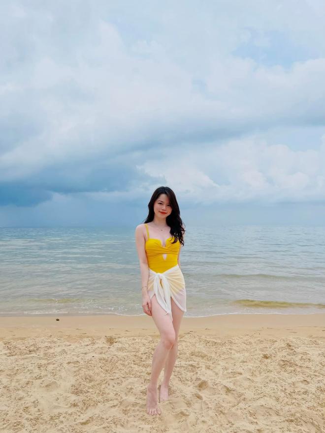 Bạn gái cũ Quang Hải - Huỳnh Anh hiếm hoi đăng ảnh diện áo tắm, cuộc sống ra sao hậu chia tay?-2