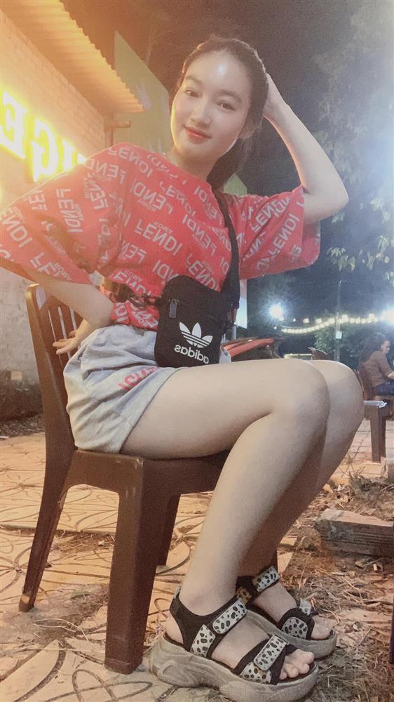 Cận cảnh nhan sắc trẻ đẹp của vợ nghệ sĩ Tiết Cương-5