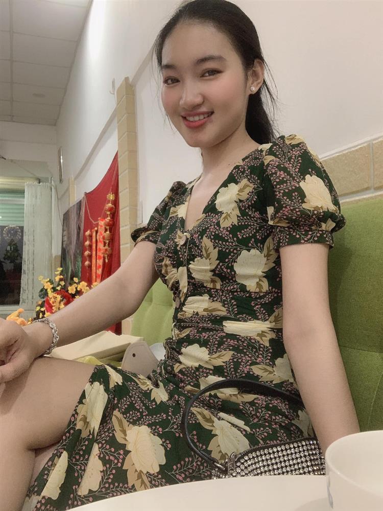 Cận cảnh nhan sắc trẻ đẹp của vợ nghệ sĩ Tiết Cương-9