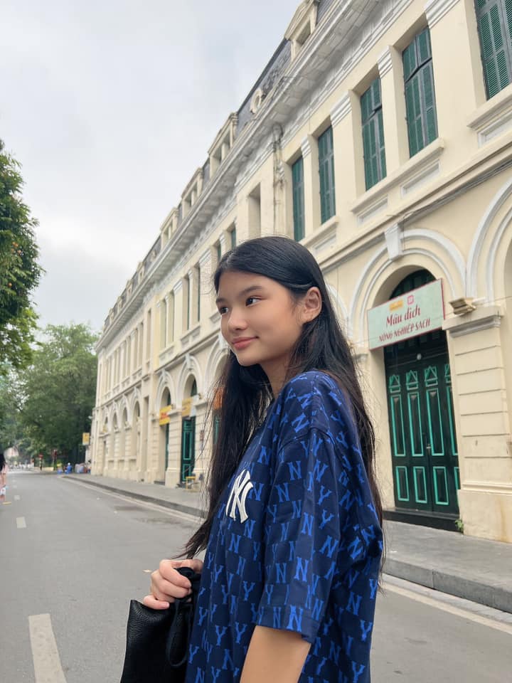 Bảo Tiên nhà Trương Ngọc Ánh khoe gương mặt xinh xắn không tì vết, nhưng đôi chân dài mới thực sự gây choáng-4