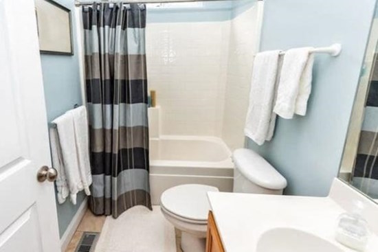 Bệ bồn cầu hóa ra sạch nhất trong nhà tắm, thứ bẩn nhất lại là thứ bạn không ngờ tới