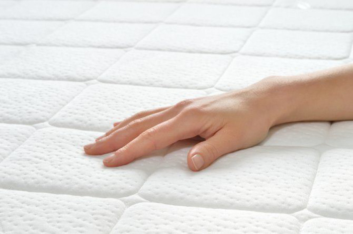 Học trên mạng lấy ít bột rắc lên nệm, người phụ nữ không ngờ ngay tối đó đã có thể ngủ một giấc ngon lành-2